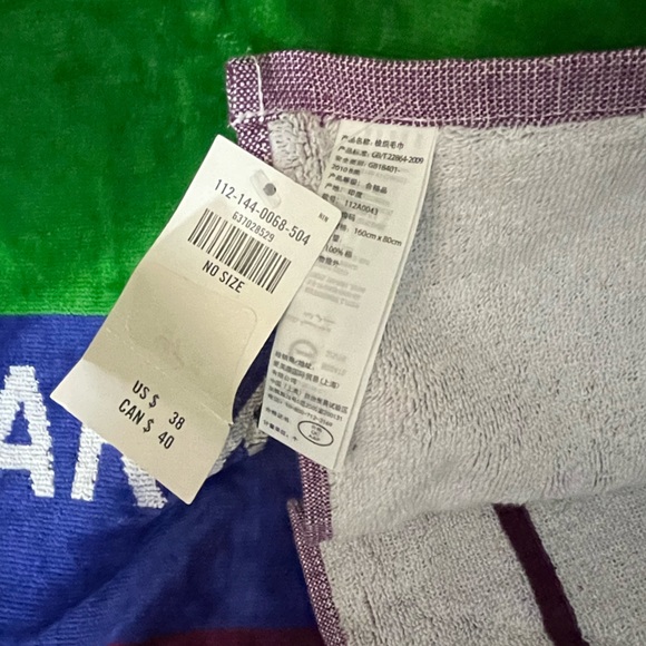 ABERCROMBIE & FITCH RAINBOW 🌈 BEACH 🏝️ 🏖️ TOWEL NWT - Picture 13 of 15